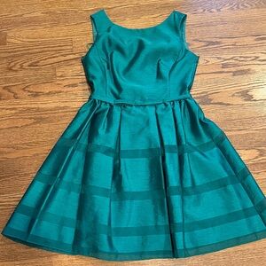Stunning Green dress perfect for a last minute party